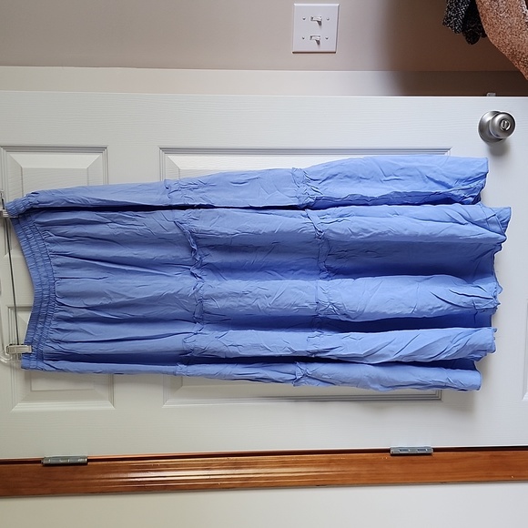 Zenana maxi skirts. I have two size 1X in Blue. One in orig pkg. One XL Rose - Picture 3 of 6